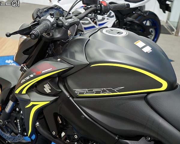 2018 GSX-S1000 黑豹版