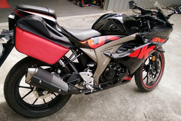 Suzuki GSXR150原廠出品必是精品小魯裝側箱